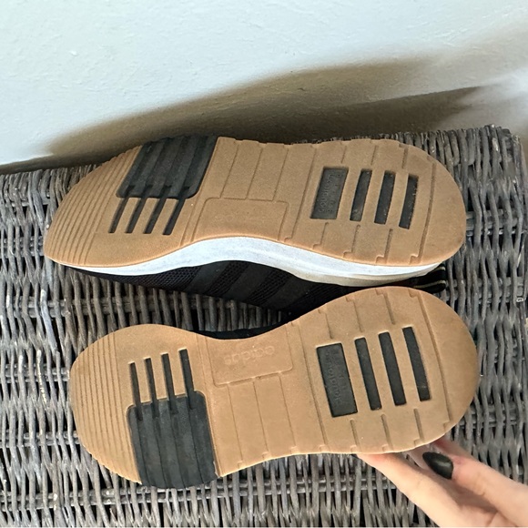 Adidas Cloud Foam Tennis Shoes - Picture 2 of 3